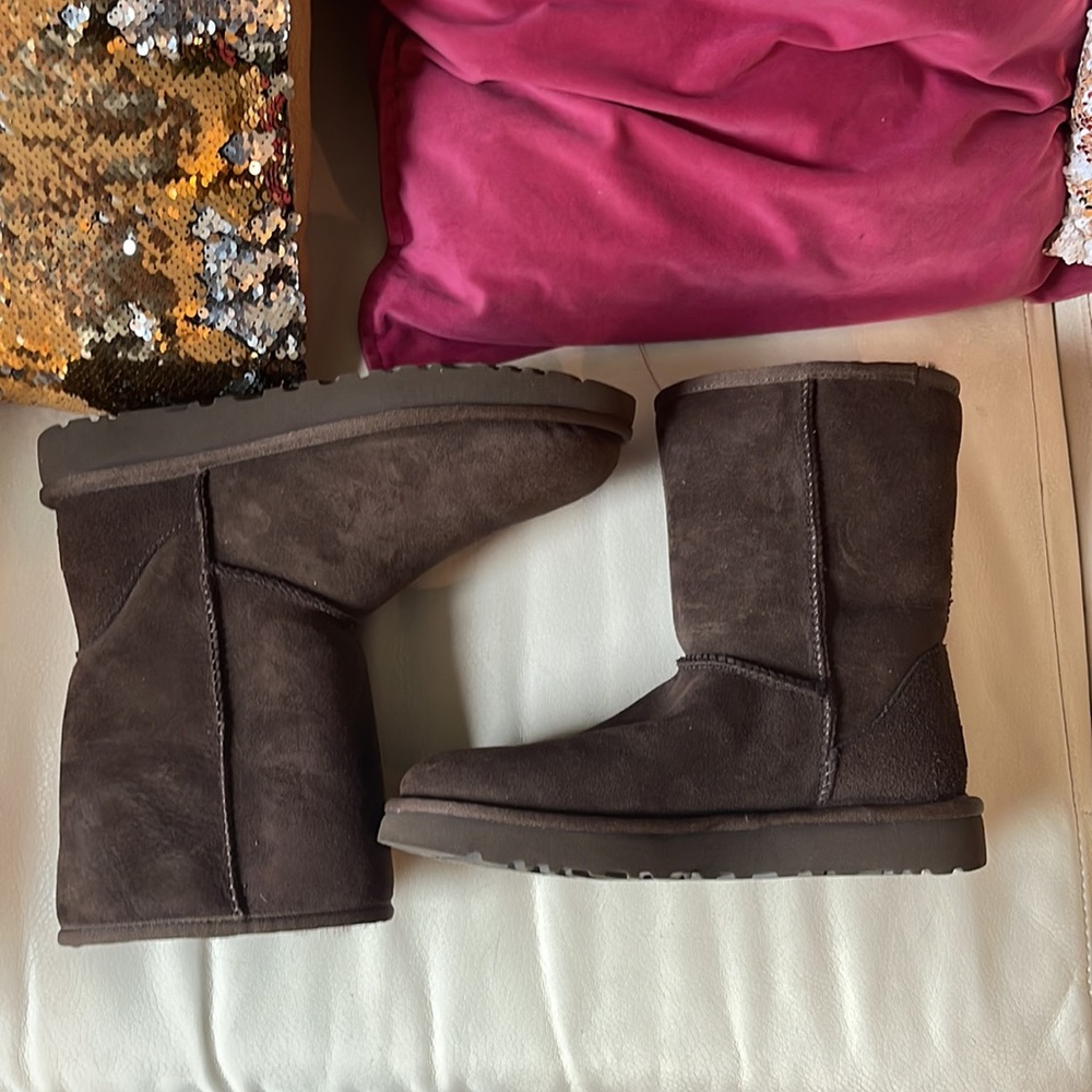Brown Classic Short ll UGG Boots | Size: 7